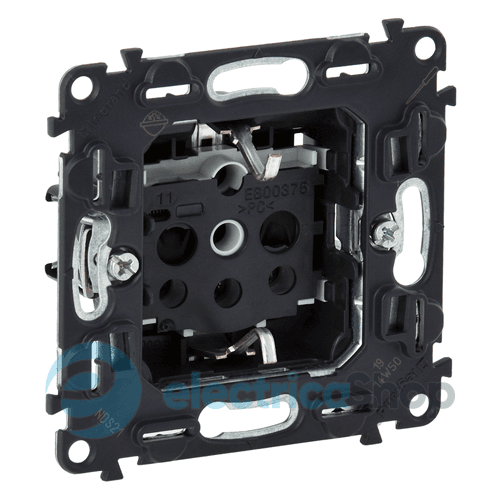 Розетка 2К+З 16А/250V зі шторками, гвинтові клеми Valena IN'MATIC 753029