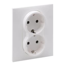 Розетка 2-а. із з/к та шторками (пруж.клеми) 16А/250V для серії SUNO Legrand 721126 білий
