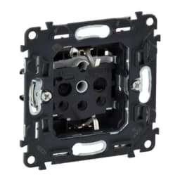 Розетка 2К+З 16А/250V зі шторками, гвинтові клеми Valena IN'MATIC 753029