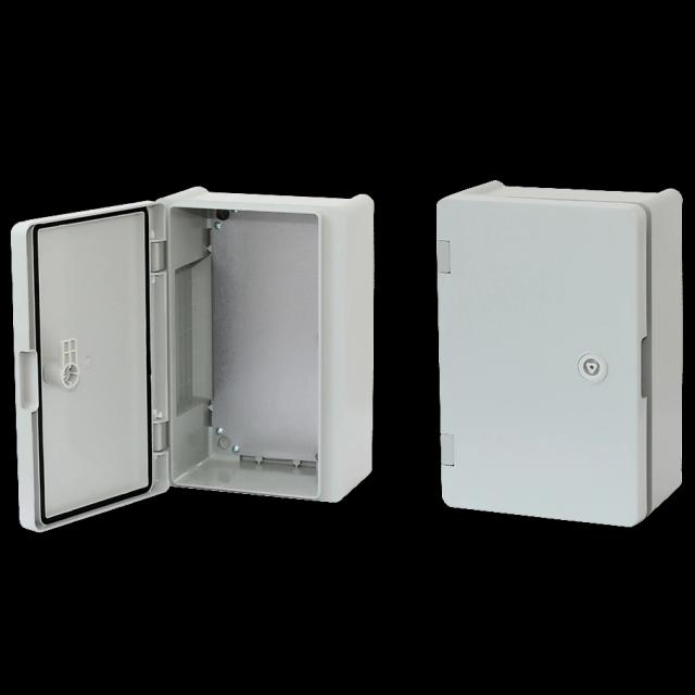 Щит з монтажною панеллю,опалові двері IP 65 ERKA 022